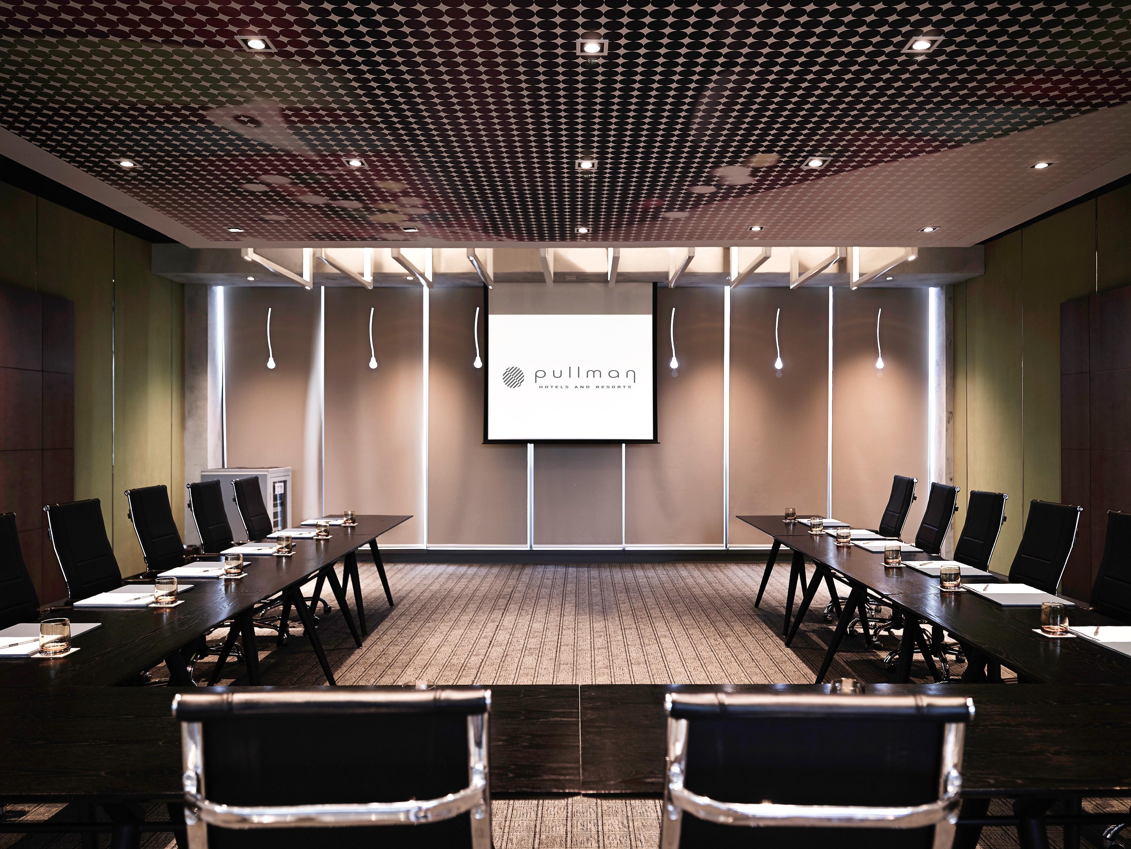 Pullman Jakarta Central Park Экстерьер фото A meeting room at the Business School