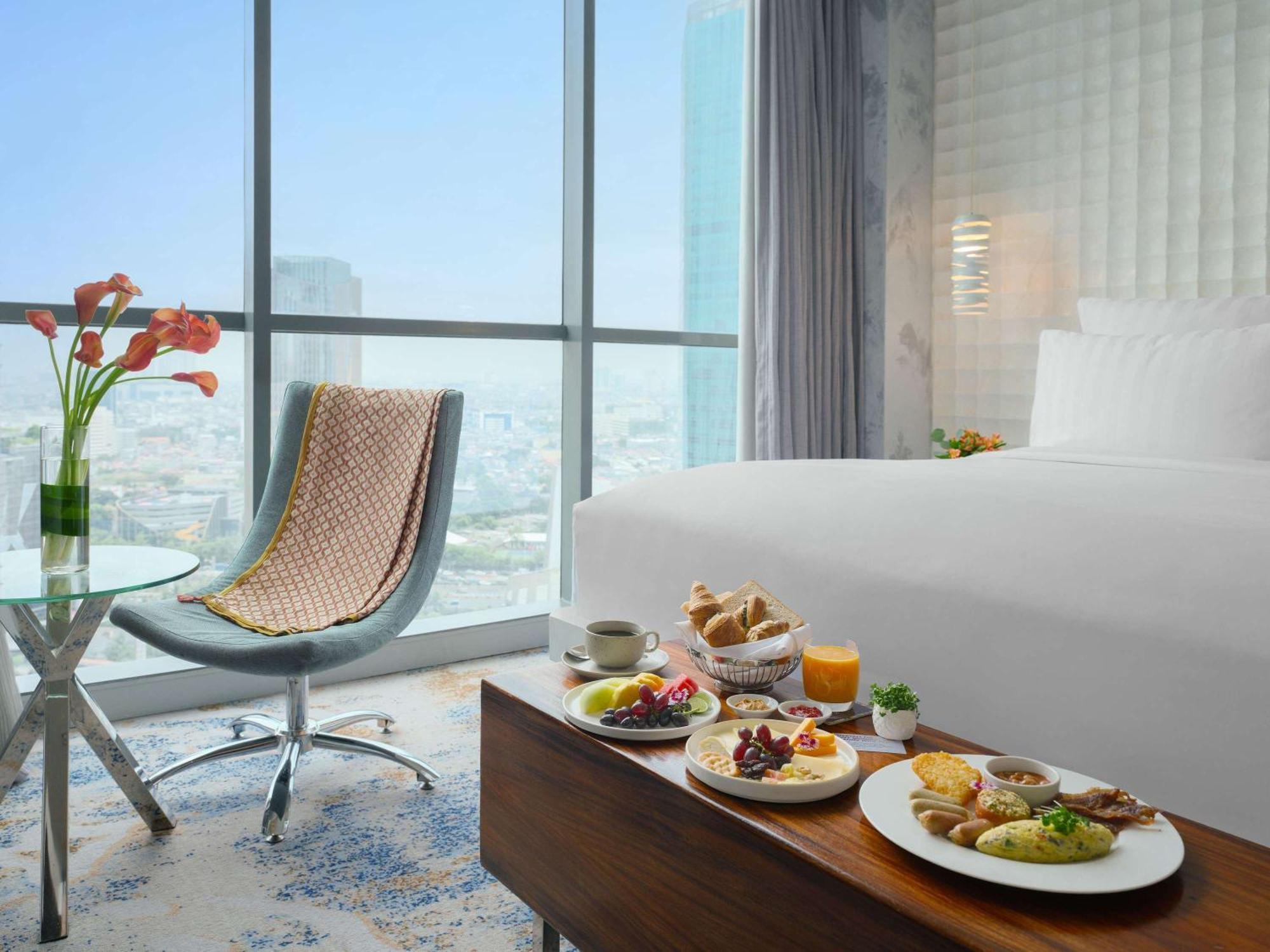 Pullman Jakarta Central Park Экстерьер фото A suite at the hotel