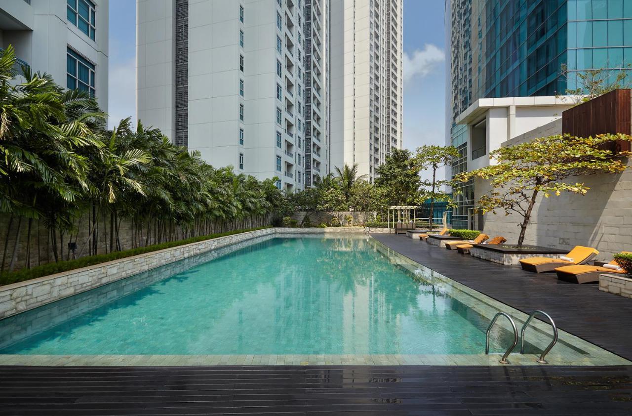 Pullman Jakarta Central Park Экстерьер фото The swimming pool at the hotel